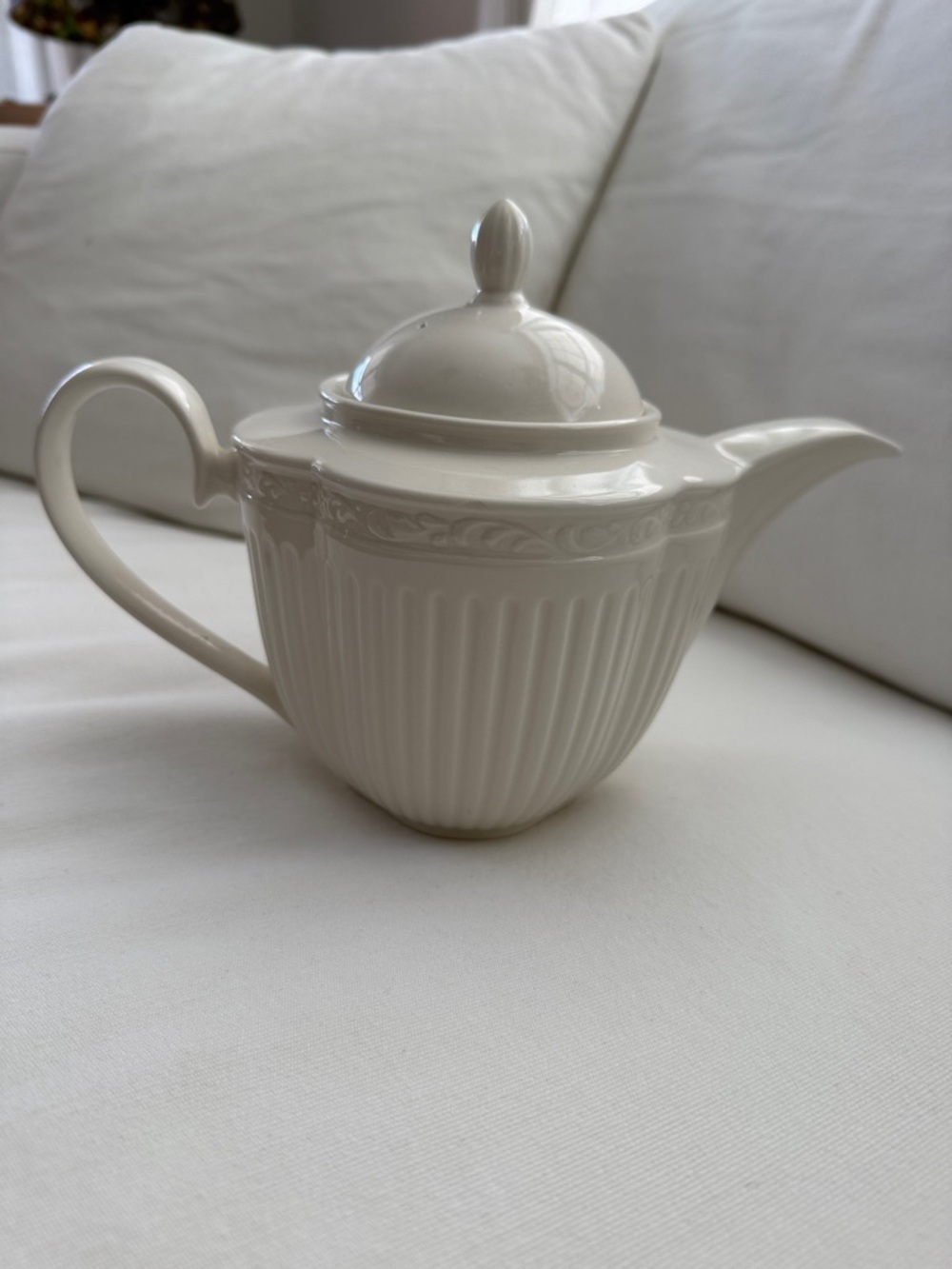 Mikasa Italian Countryside Elegant White Ceramic Teapot with Lid